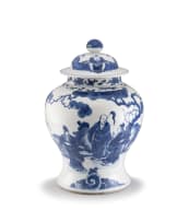 A Chinese blue and white covered vase, Qing Dynasty, 19th century