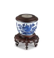 A Chinese blue and white bowl and cover, Qing Dynasty, Kangxi period (1662-1722)