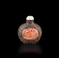 A Chinese amber and coral snuff bottle, Qing Dynasty, 19th century