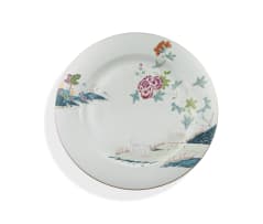 A Chinese famille-rose plate, Qing Dynasty