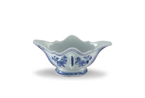 A Chinese Export blue and white two-handled sauce boat, Qianlong Period, (1735-1796)