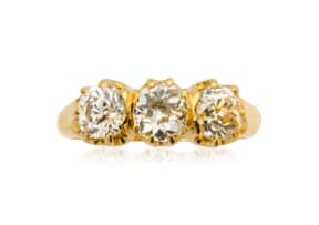 18k yellow gold three stone diamond ring