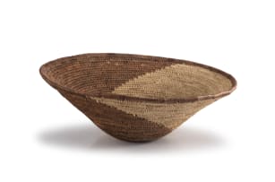 Kuyewanapo Kaye; Mbukushu carrying and winnowing coiled basket, 1984