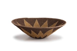 Astrid Haushiku; Shambyu coiled basket, 2005