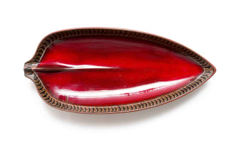 Kalahari Studio; Red leaf with Ndebele rim pattern