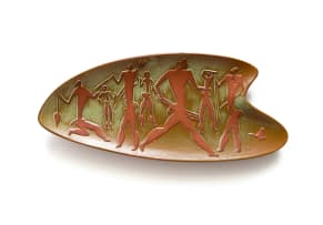 Kalahari Studio; Arrowhead-shaped dish decorated with San hunters and antelope