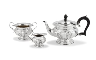 An Edward VII silver three-piece bachelor tea service, Henry Matthews, Birmingham, 1903