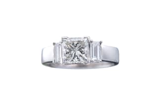 Diamond trilogy ring