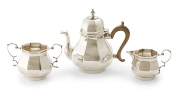 An Edward VII silver bachelors tea set, Goldsmiths & Silversmiths, London, 1901