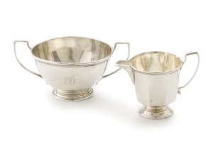 An Edward VII silver sugar bowl and creamer, Adie Brothers Ltd, 1939