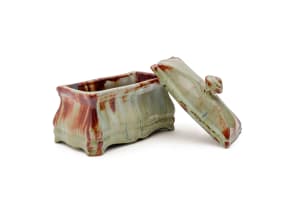 Linn Ware/Ceramic Studio; Rust and green trinket box