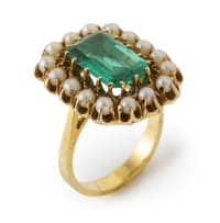 Emerald and pearl ring