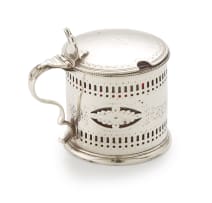 A George III silver mustard pot, Robert Hennell II, London, 1784