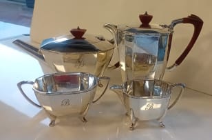 A George VI silver coffee and tea service, Copper Brothers & Sons Ltd, Sheffield, 1946