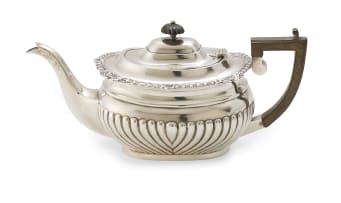 A George V silver teapot, George Nathan & Ridley Hayes, Chester 1912