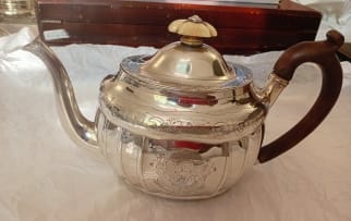 A George III Irish silver teapot, Robert Breading, Dublin 1803
