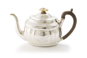 A George III Irish silver teapot, Robert Breading, Dublin 1803