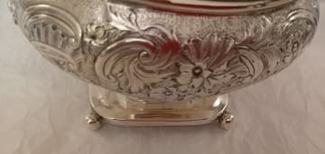 A Victorian silver sugar bowl, Robinson, Edkins & Aston, Birmingham 1839