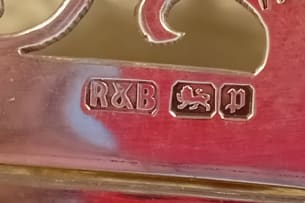 An Edward VII silver covered bowl, Roberts & Belk Ltd, Sheffield 1907
