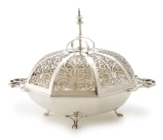 An Edward VII silver covered bowl, Roberts & Belk Ltd, Sheffield 1907
