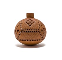 Mpho Mokgatlhe; Pot with triangular geometric decoroation