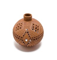 Mpho Mokgatlhe; Pot with triangular geometric decoroation