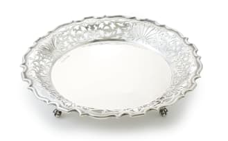 An Edward VII silver dish, Walker & Hall, Sheffield, 1904