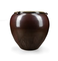 Digby Hoets; Pot with three lugs