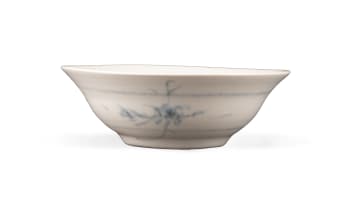Esias Bosch; Porcelain bowl with blue flowers