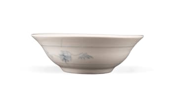 Esias Bosch; Porcelain bowl with blue flowers