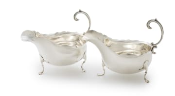 A pair of Edward VII silver sauceboats, William Hutton & Sons Ltd, Birmingham, 1906