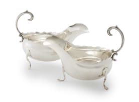 A pair of Edward VII silver sauceboats, William Hutton & Sons Ltd, Birmingham, 1906