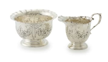An Edward VII silver milk jug and sugar bowl, George Nathan & Ridley Hayes, Chester, 1902