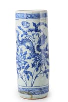A Chinese blue and white porcelain umbrella stand, 19th century