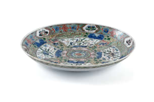 A Chinese famille verte porcelain saucer dish, Kangxi period, 1662-1722