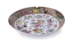 A pair of Chinese famille rose porcelain plates, Canton, circa 1832