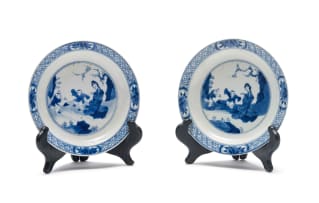 A pair of Chinese blue and white plates, Kangxi period, 1662-1722