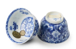 A pair of Chinese blue and white porcelain cups and saucers, Kangxi period, 1662-1722