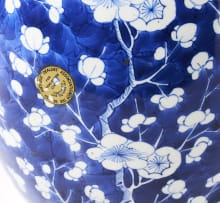 A Chinese blue and white porcelain ginger jar and cover decorated with prunus branches, Kangxi period, 1662-1722