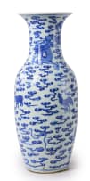 A Chinese blue and white porcelain vase, 19th century
