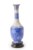 A possibly Kangxi period vase on a wooden base, 17th century