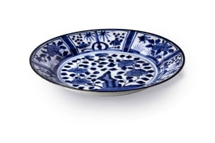 A Japanese Arita dish, late 16th - 17th century