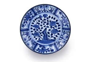 A Japanese Arita dish, late 16th - 17th century