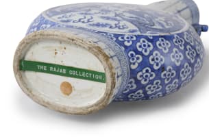 A pair of Chinese blue and white porcelain moon flasks, decorated with dragons and cloud scrolls, 19th century