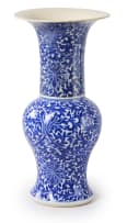 A blue and white porcelain Lotus vase, Kangxi period, 1662-1722