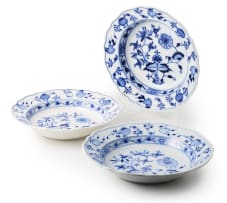 A part Dresden blue and white service, late 19th or early 20th century, fourteen