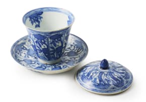 Tea bowl with cover and saucer, circa 1690
