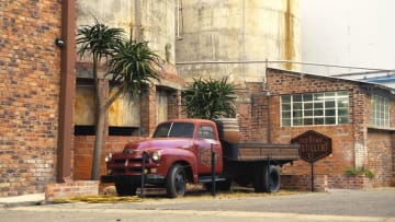 Sydney Back; Strauss & Co Potstill Brandy; 17 Year Old; 2 (1 x 2); 750ml