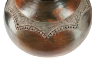 Nesta Nala; Uphiso with relief and incised motif