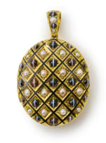 Sardonyx and pearl locket